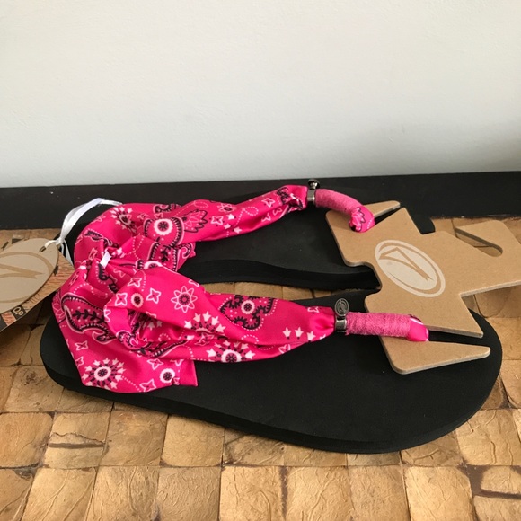 NWT Summertime sandals in printed hot pink - Picture 2 of 4